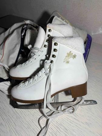 Фигурные коньки Botas Stella