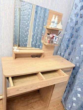 Продам туалетный столик