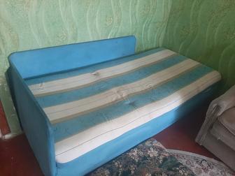 Отдам даром диван