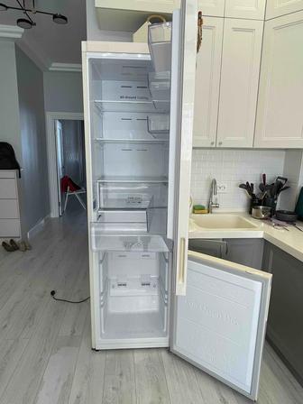 Холодильник Samsung