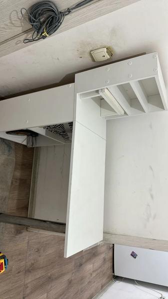 Маникюрный столик помощник