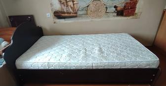 Продам кровать с матрасом