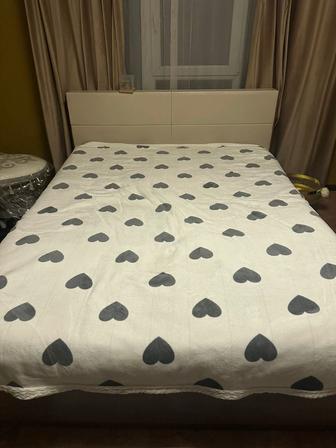 Продаю кровать ,шкаф,комод