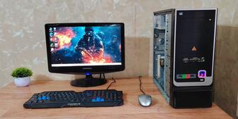 Игровой компьютер Intel Core i5 в полном комплекте с большим монитором.