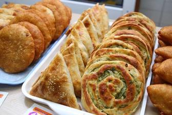 Делаю бауырсаки, пирожки, беляши, сосиски в тесте на заказ и сметанник.