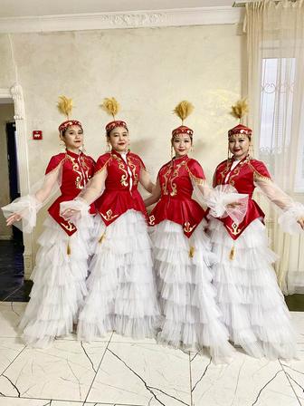 Танцевальная группа на той