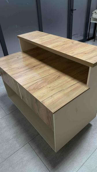 Ресепшен, стеллаж