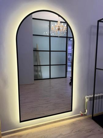 Большое арочное зеркало с LED-подсветкой