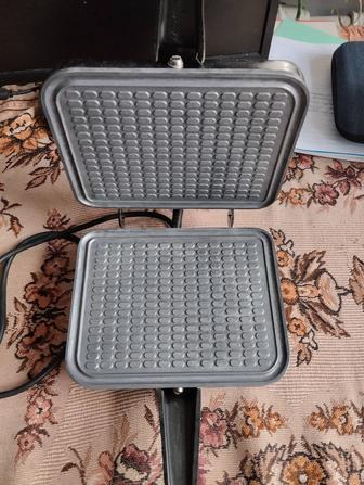 Вафельницу продам