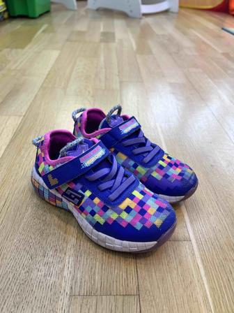 Яркие и удобные оригинальные кроссовки Skechers для девочек