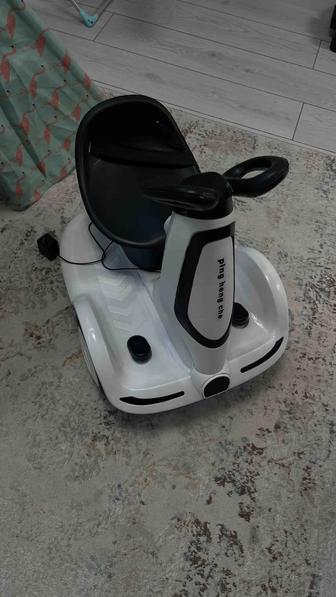 Продам машину на аккумуляторе