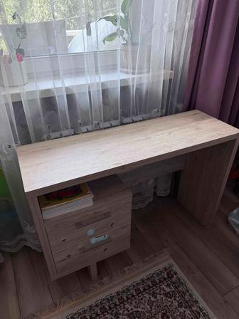 Продам стол письменный