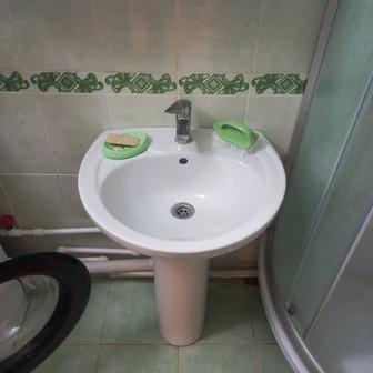 Тюльпан есть маленькие трещины не течёт нахожусь в городе центр без см