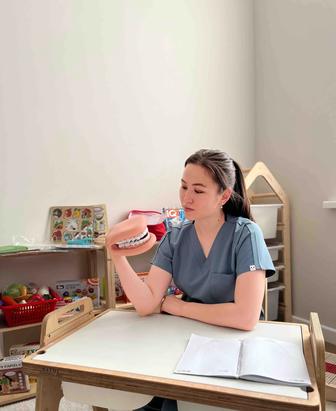 Логопед, дефектолог