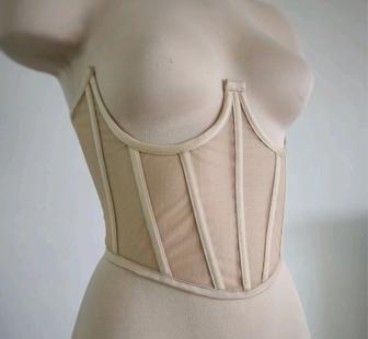 Недорого базовый бежевый стильный подгрудным корсет в хорошем состоянии. Ка