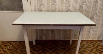 Стол кухонный