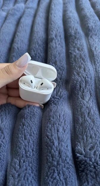 Наушники Apple AirPods with Charging Case белый