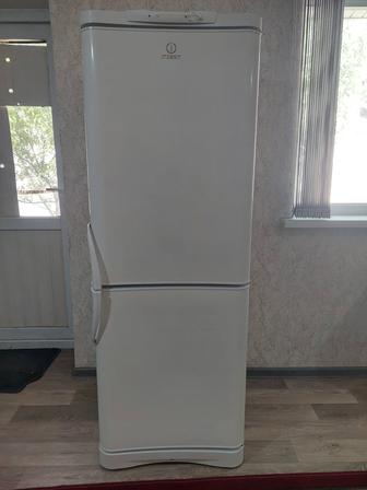 Холодильник indesit
