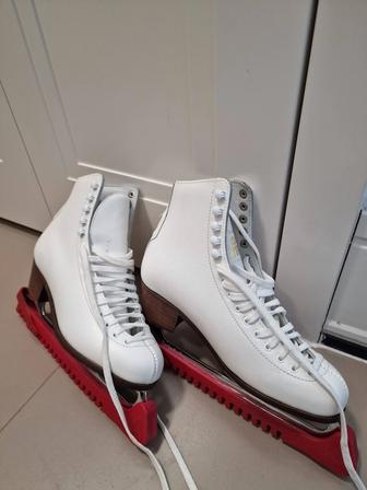 Коньки профессиональные