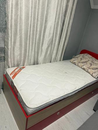 Продам кровать с матрасом