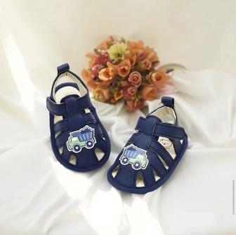 Сандалии для мальчика 18.5р новые