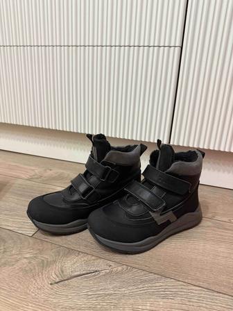 Продаю осенние ботинки