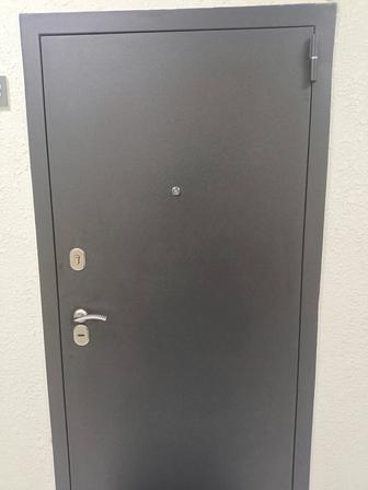 Продам входную дверь.