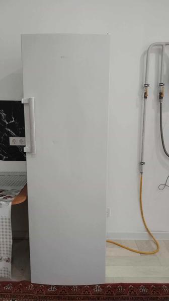 Продам холодильник без морозильника.
