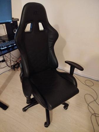 Продам игровое кресло 2E Bushido