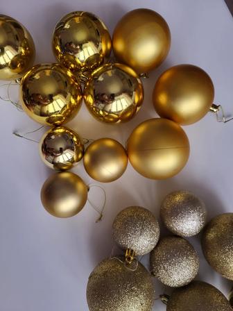 Продаю новогодние елочные украшения- шары