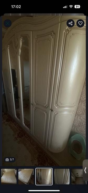 Продаю спальный гарнитур