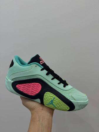 Продам кроссовки Jordan