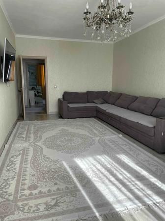 Продаю диван 4 метра б/у