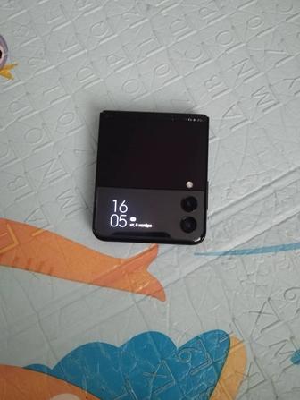 Продам смартфон Samsung Galaxy Z Flip 3 5G 256 GB