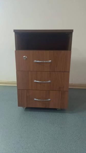 Тумба офисная, 3 ящика, ниша, б/у