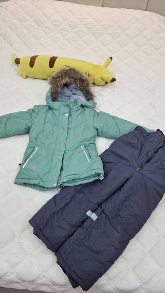 Продам зимний комбинезон на девочку
