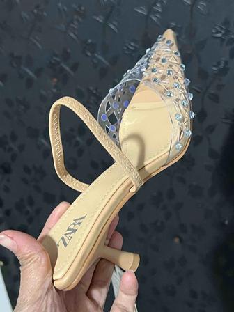 Продам босоножки