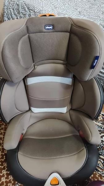 Продам детское автокресло Chicco в очень хорошем состоянии и бустер