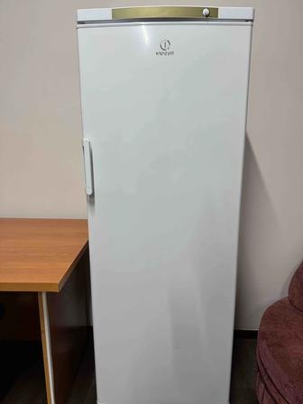 Морозильник б/у Indezit 271L