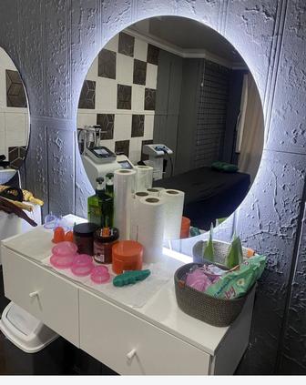 Продам 2 стула и столик зеркало с тумбочкой