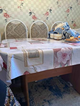 Кухонный стол со стульями