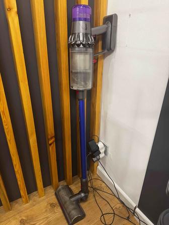 Продам пылесос Dyson v 11