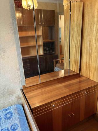 Отдам трюмо