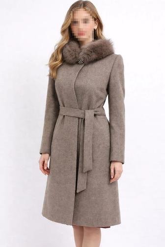 Стильное пальто с меховым воротником 
Продаётся элегантное пальто