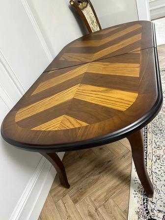 продается большой раздвижной стол со стульями