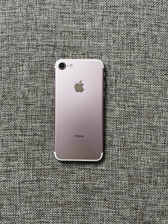 iPhone 7 rose gold 32 GB в отличном состоянии, без ремонта. акб 80%