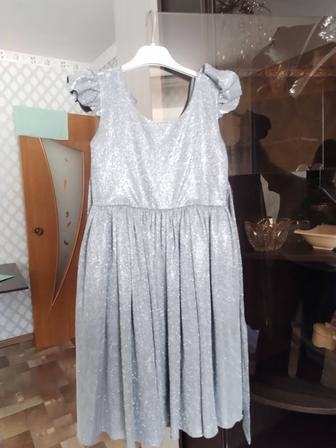 Б/у платье на девочку лет от 3 лет до 7 лет