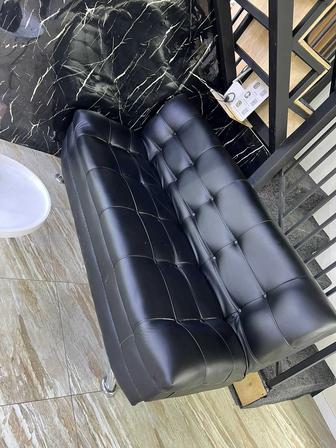 Диван ,шкаф