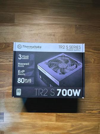 Продам блок питания Thermaltake TR2 S 700W