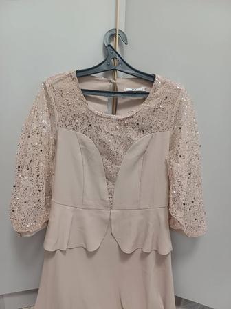 продам платье бежевый цвет